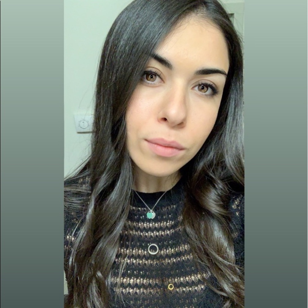 Meet your Posher, Lia